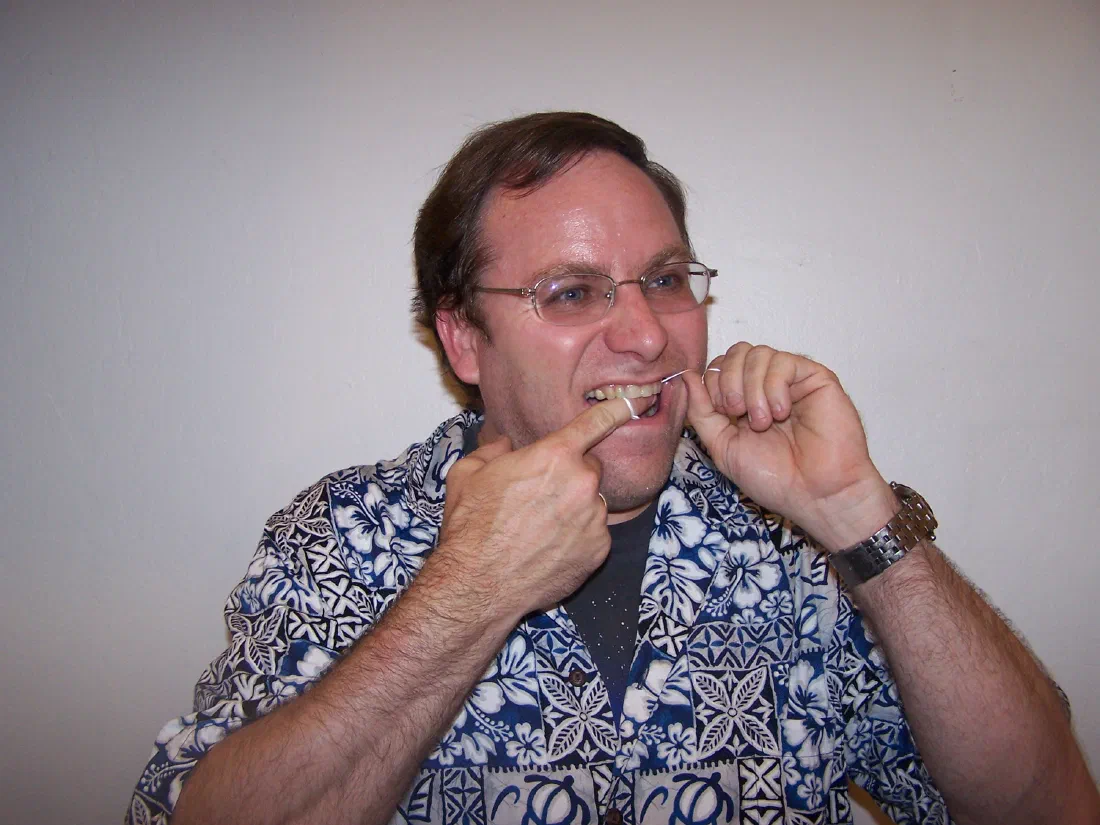 Keith Stattenfield demonstrating the flossing technique, 2007